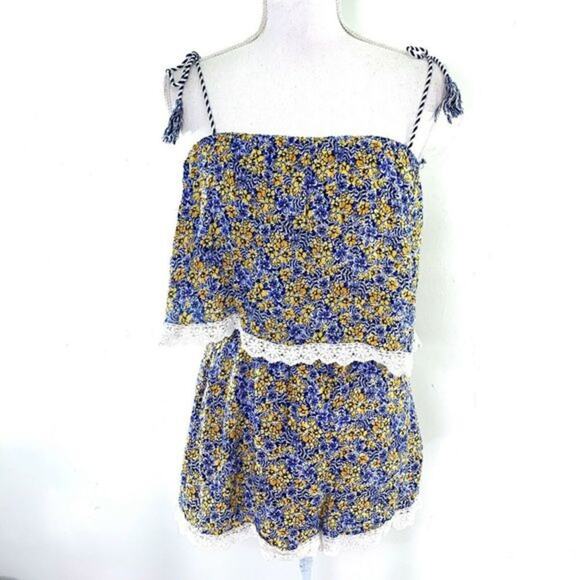 CUPCAKES AND CASHMERE Andria Sleeveless Romper Size M‎ Floral Print Blue Yellow - Picture 2 of 5